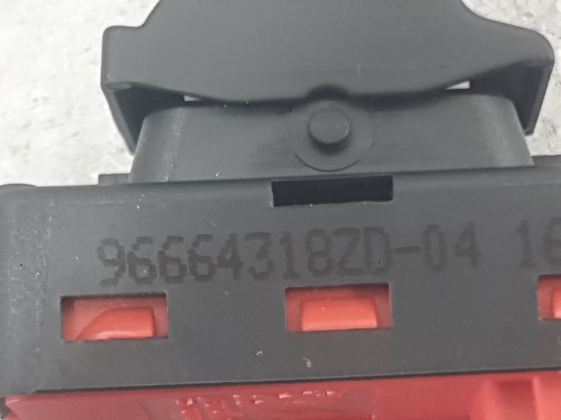 Recambio de mando elevalunas trasero derecho para citroën ds5 2.0 hdi 165 referencia OEM IAM 96664318ZD  