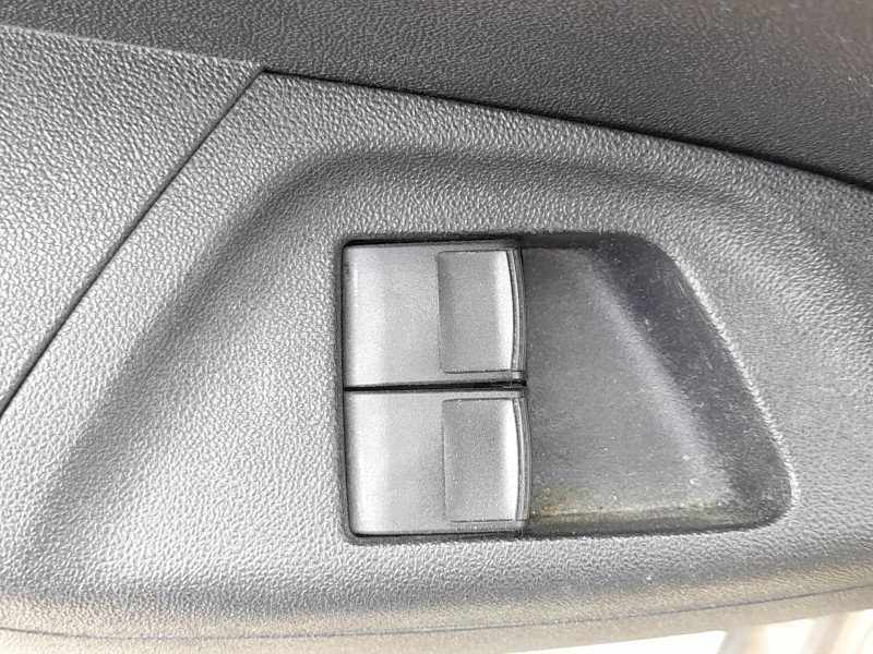 Recambio de mando elevalunas delantero izquierdo para toyota aygo (_b4_) 1.0 (kgb40) referencia OEM IAM 848200H010  