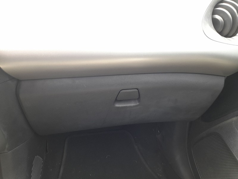 Recambio de guantera para toyota aygo (_b4_) 1.0 (kgb40) referencia OEM IAM 555500H010B0  