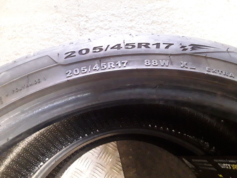 Recambio de neumatico pareja para neumaticos reutilizados - referencia OEM IAM 205451788W GITI 205/45/17/88W