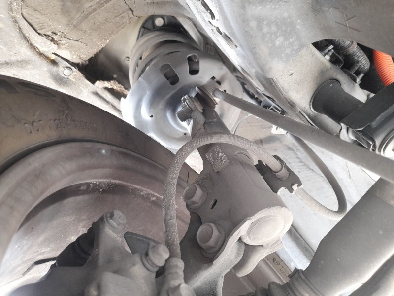 Recambio de amortiguador delantero derecho para toyota corolla sedán (_e21_) 1.8 vvti hybrid (zwe211, mzea12) referencia OEM IAM