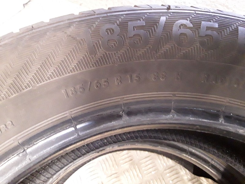 Recambio de neumatico pareja para neumaticos reutilizados - referencia OEM IAM 185651588H GISLAVED 185/65/15/88H