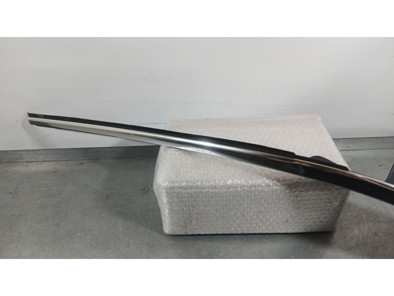 Recambio de moldura para opel insignia b sports tourer (z18) 1.6 cdti (35) referencia OEM IAM 39180598 MOLDURA SUPERIOR ALETA RA