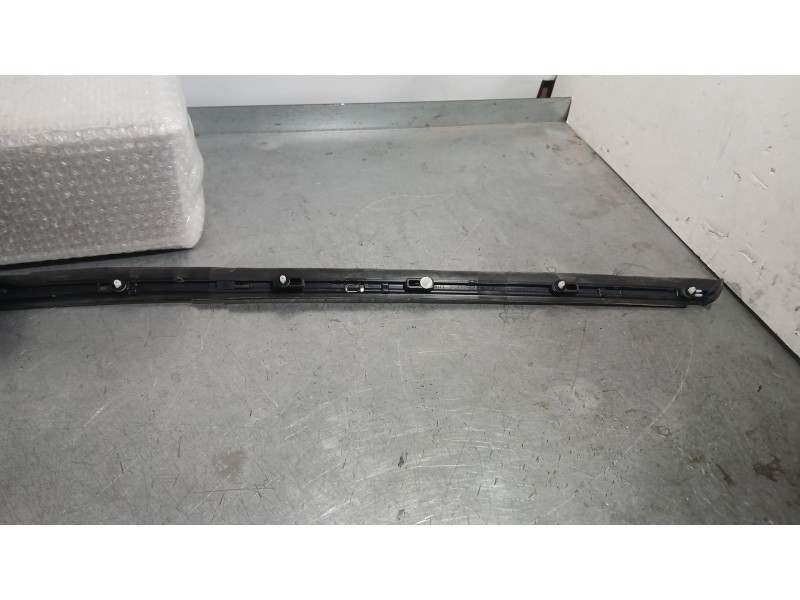 Recambio de moldura para opel insignia b sports tourer (z18) 1.6 cdti (35) referencia OEM IAM 39180598 MOLDURA SUPERIOR ALETA RA