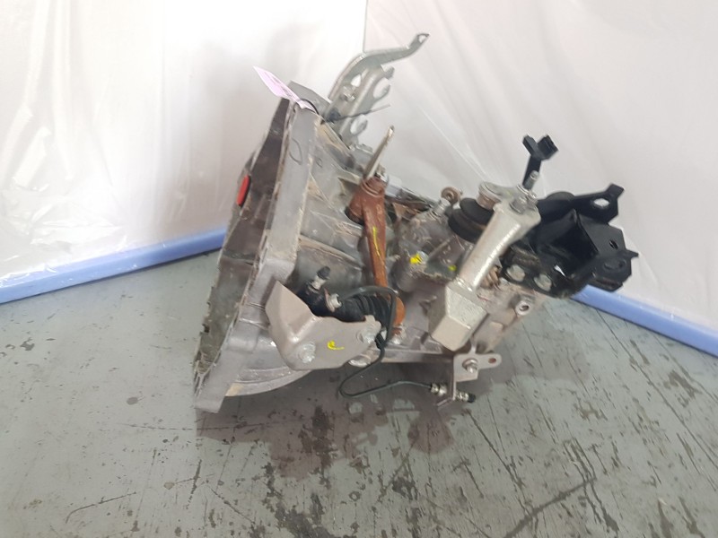 Recambio de caja cambios para toyota yaris active referencia OEM IAM 20TT  060520363