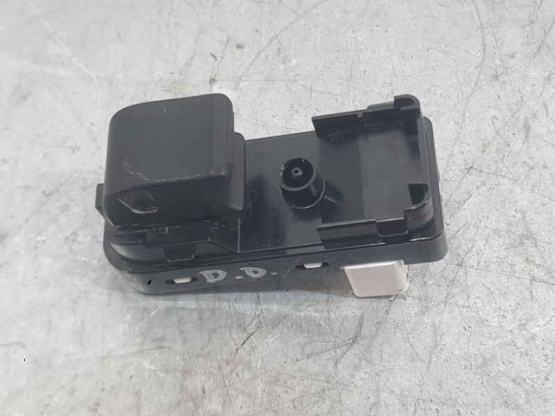 Recambio de mando elevalunas delantero derecho para mazda 2 hatchback (dl, dj) 1.5 skyactiv-g referencia OEM IAM D09H66370  