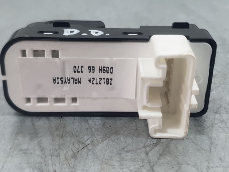 Recambio de mando elevalunas delantero derecho para mazda 2 hatchback (dl, dj) 1.5 skyactiv-g referencia OEM IAM D09H66370  