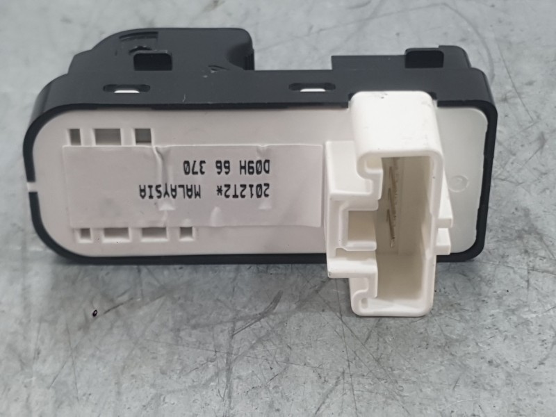 Recambio de mando elevalunas trasero derecho para mazda 2 hatchback (dl, dj) 1.5 skyactiv-g referencia OEM IAM D09H66370  