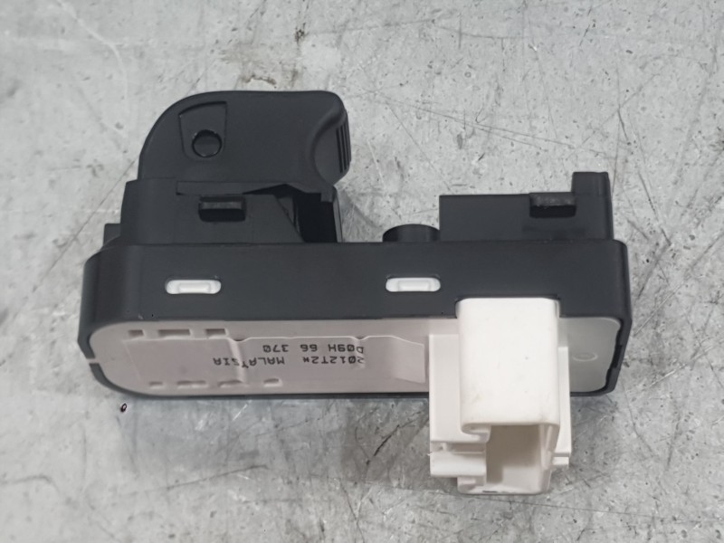 Recambio de mando elevalunas trasero izquierdo para mazda 2 hatchback (dl, dj) 1.5 skyactiv-g referencia OEM IAM D09H66370  
