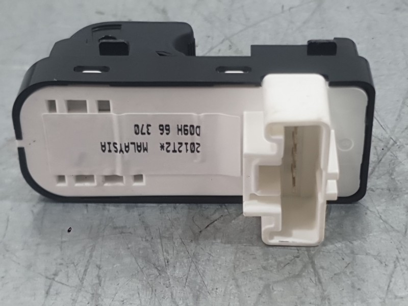 Recambio de mando elevalunas trasero izquierdo para mazda 2 hatchback (dl, dj) 1.5 skyactiv-g referencia OEM IAM D09H66370  