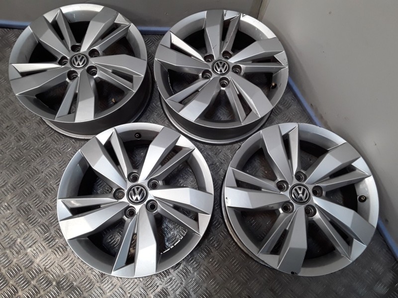Recambio de juego llantas aluminio para volkswagen polo vi (aw1, bz1, ae1) 1.0 tsi referencia OEM IAM 5.5X15 5 TORN ET40 ROZADAS