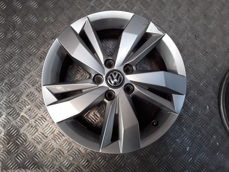 Recambio de juego llantas aluminio para volkswagen polo vi (aw1, bz1, ae1) 1.0 tsi referencia OEM IAM 5.5X15 5 TORN ET40 ROZADAS