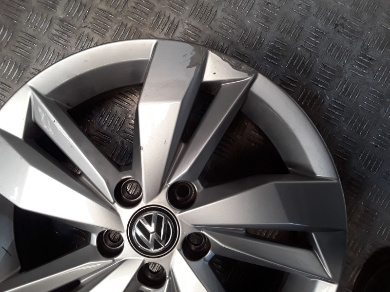 Recambio de juego llantas aluminio para volkswagen polo vi (aw1, bz1, ae1) 1.0 tsi referencia OEM IAM 5.5X15 5 TORN ET40 ROZADAS