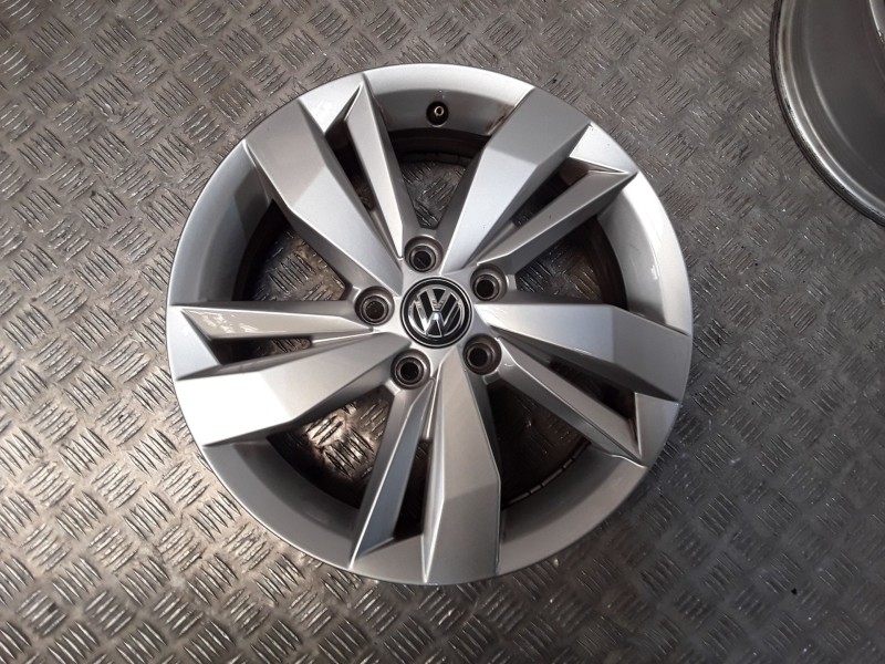 Recambio de juego llantas aluminio para volkswagen polo vi (aw1, bz1, ae1) 1.0 tsi referencia OEM IAM 5.5X15 5 TORN ET40 ROZADAS