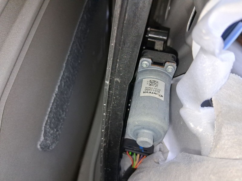 Recambio de elevalunas trasero izquierdo para peugeot 2008 ii (ud_, us_, uy_, uj_, ur_, uc_) 1.2 puretech 100 referencia OEM IAM