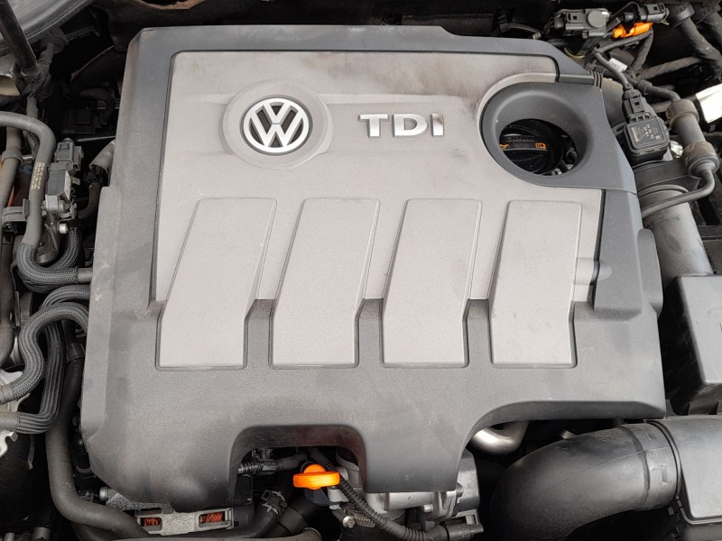 Recambio de tapa motor para volkswagen golf vi (5k1) 1.6 tdi referencia OEM IAM 03L103925AR  