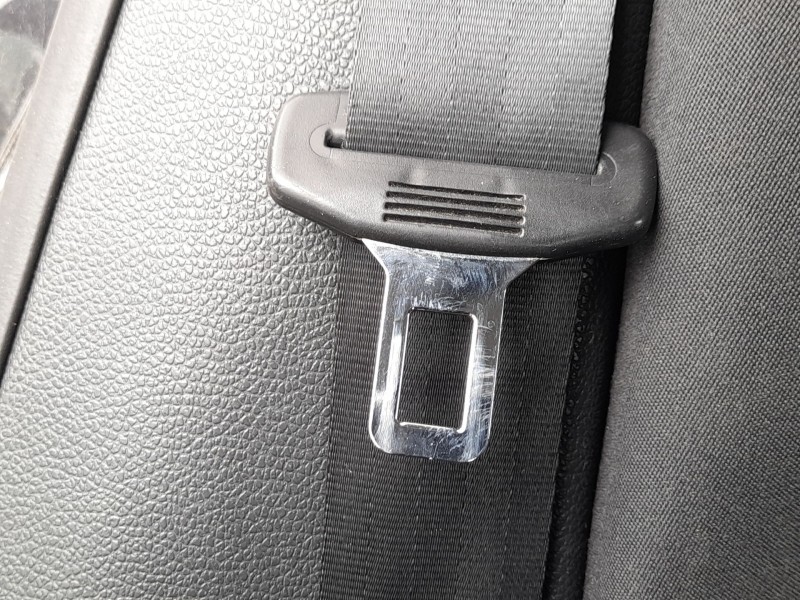 Recambio de cinturon seguridad trasero derecho para volkswagen golf vi (5k1) 1.6 tdi referencia OEM IAM 1K6857806AARAA  