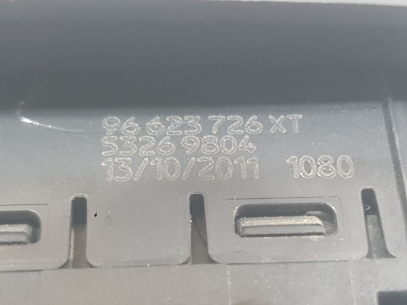 Recambio de mando elevalunas trasero izquierdo para peugeot 508 i (8d_) 1.6 hdi referencia OEM IAM 6490C6  