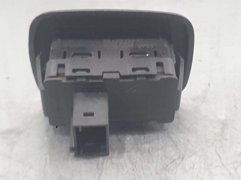Recambio de mando elevalunas trasero derecho para peugeot 508 i (8d_) 1.6 hdi referencia OEM IAM 6490C6  