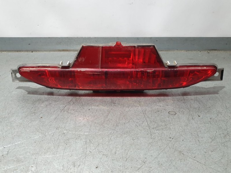 Recambio de piloto trasero central para peugeot 208 allure referencia OEM IAM 9674308980  PARAGOLPES ANTINIEBLA