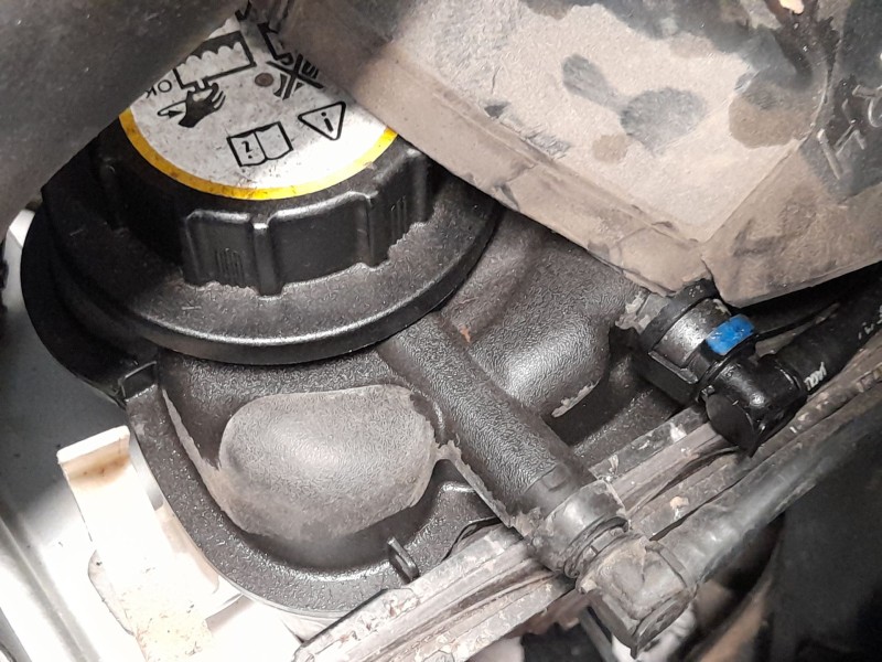 Recambio de deposito expansion para jaguar f-pace (x761) 2.0 td4 awd referencia OEM IAM T2H4044  