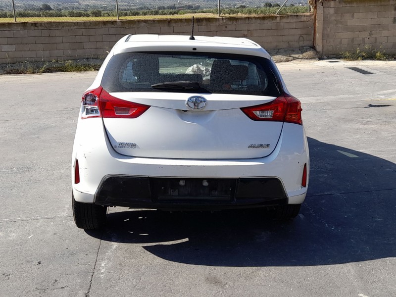 toyota auris (_e18_) del año 2014
