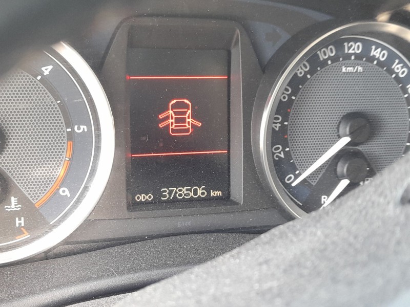 toyota auris (_e18_) del año 2014