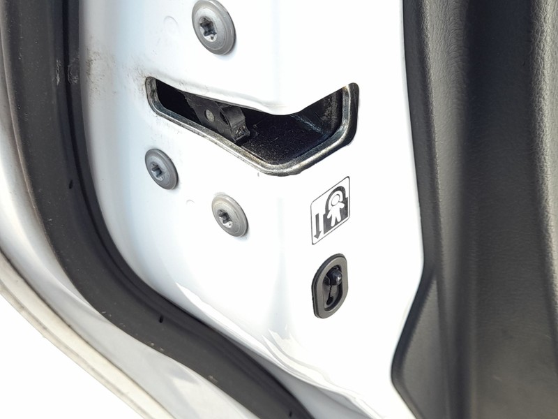 Recambio de cerradura puerta trasera izquierda para toyota auris (_e18_) 1.4 d-4d (nde180_) referencia OEM IAM 6906005050  