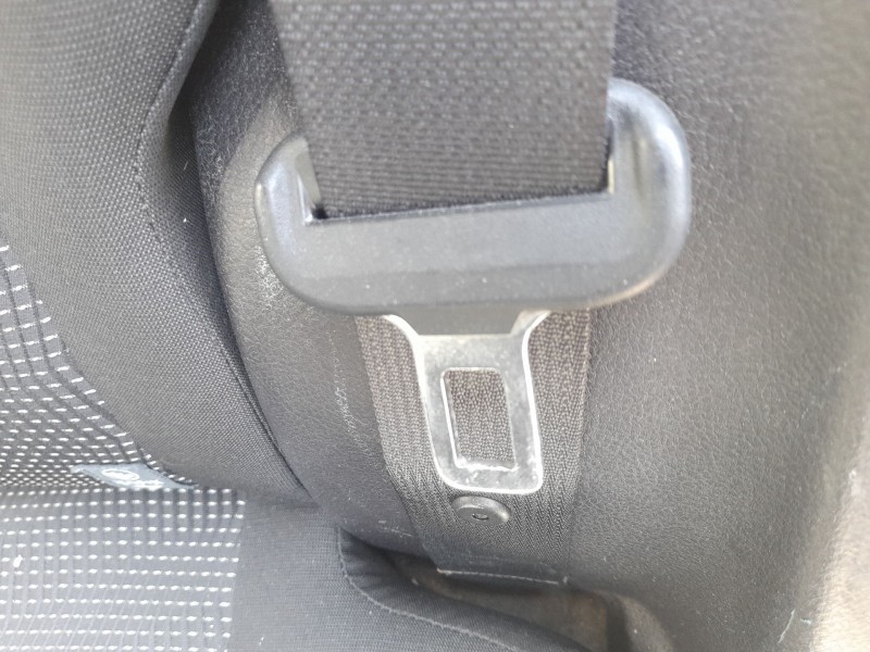 Recambio de cinturon seguridad trasero izquierdo para toyota auris (_e18_) 1.4 d-4d (nde180_) referencia OEM IAM 7336002550C0  