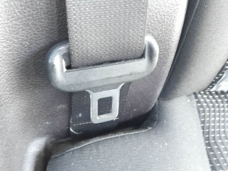Recambio de cinturon seguridad trasero derecho para toyota auris (_e18_) 1.4 d-4d (nde180_) referencia OEM IAM 7336002550C0  