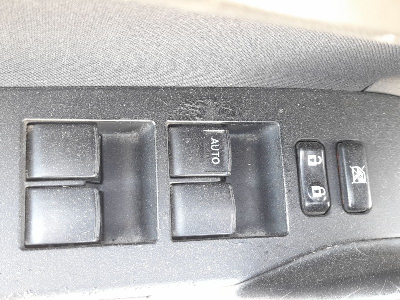 Recambio de mando elevalunas delantero izquierdo para toyota auris (_e18_) 1.4 d-4d (nde180_) referencia OEM IAM 8482002320  