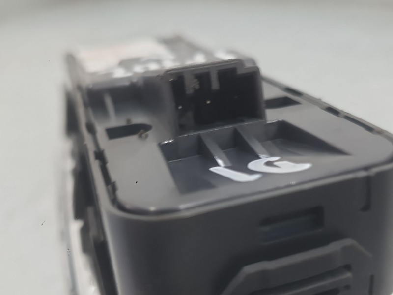 Recambio de mando elevalunas delantero izquierdo para jaguar f-pace (x761) 2.0 td4 awd referencia OEM IAM T4A12370  