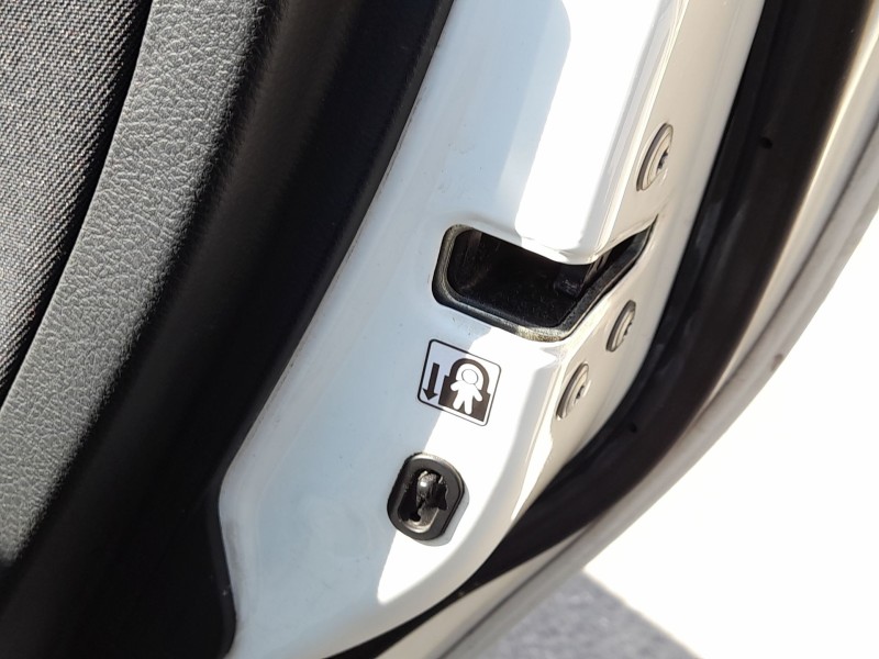 Recambio de cerradura puerta trasera derecha para toyota auris (_e18_) 1.4 d-4d (nde180_) referencia OEM IAM 6905005050  