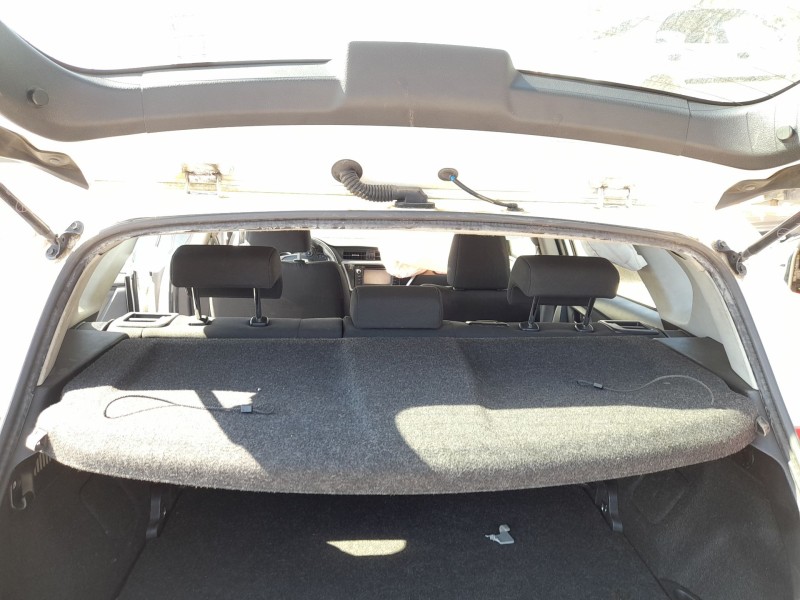 Recambio de bandeja trasera para toyota auris (_e18_) 1.4 d-4d (nde180_) referencia OEM IAM 6433002D30C0  