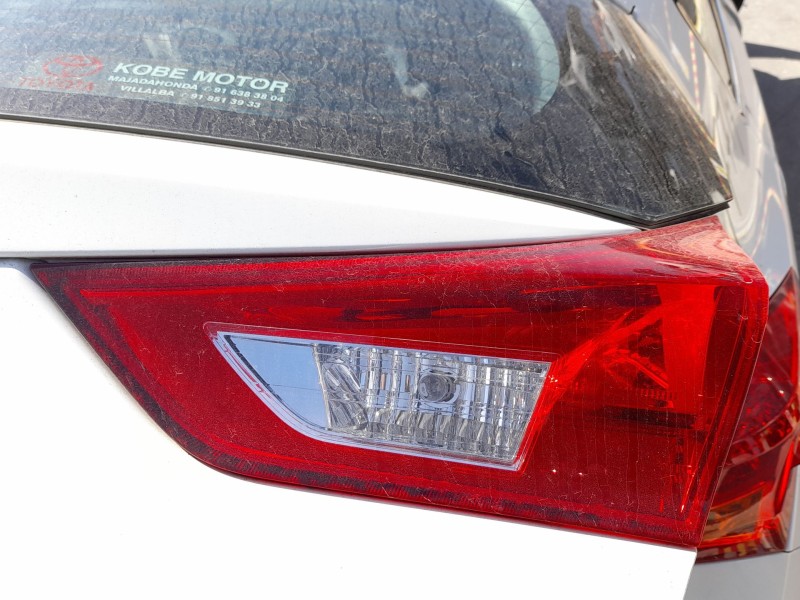 Recambio de piloto trasero derecho interior para toyota auris (_e18_) 1.4 d-4d (nde180_) referencia OEM IAM 8158102460  
