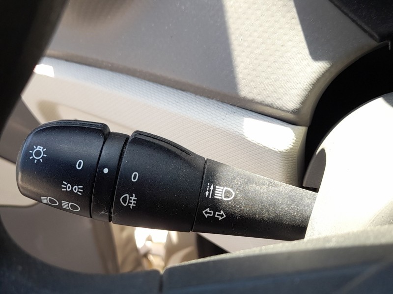 Recambio de mando luces y limpia para renault captur i (j5_, h5_) 1.5 dci 90 referencia OEM IAM 255404709R  8201168013