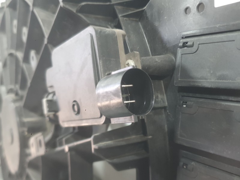 Recambio de electroventilador para jaguar f-pace (x761) 2.0 td4 awd referencia OEM IAM T4A38659  
