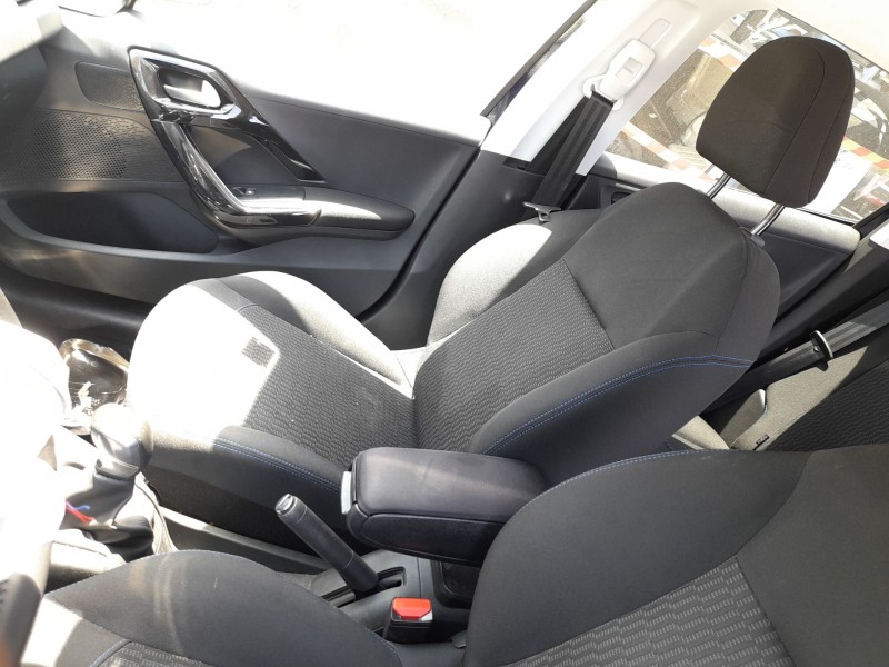 Recambio de asiento delantero derecho para peugeot 208 i (ca_, cc_) 1.2 vti 82 referencia OEM IAM   