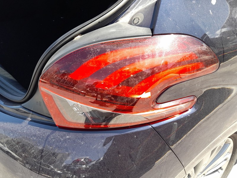 Recambio de piloto trasero derecho para peugeot 208 i (ca_, cc_) 1.2 vti 82 referencia OEM IAM 9825601180  