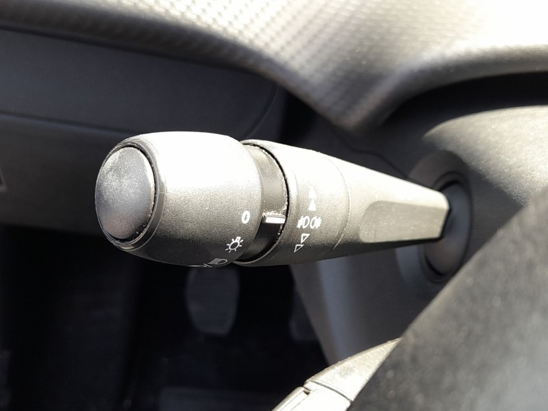 Recambio de mando luces y limpia para peugeot 208 i (ca_, cc_) 1.2 vti 82 referencia OEM IAM 98081767ZD  