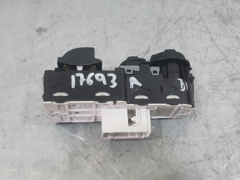 Recambio de mando elevalunas delantero izquierdo para citroën jumpy iii furgoneta (v_) 1.5 bluehdi 120 referencia OEM IAM 967833
