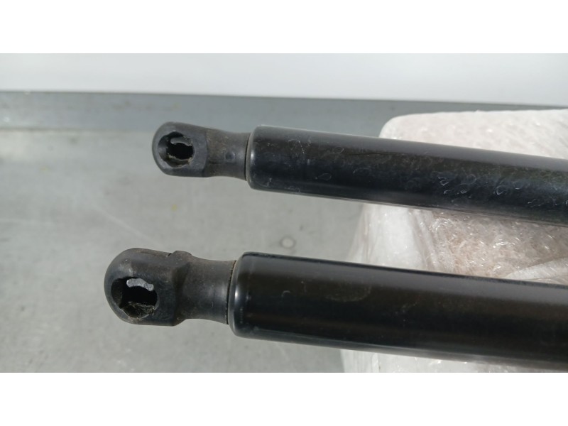 Recambio de amortiguadores maletero / porton para seat ateca (kh7, khp) 2.0 tdi fr referencia OEM IAM 575827550D PAREJA 