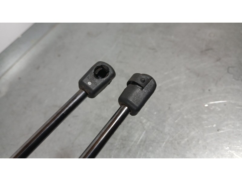 Recambio de amortiguadores maletero / porton para seat ateca (kh7, khp) 2.0 tdi fr referencia OEM IAM 575827550D PAREJA 