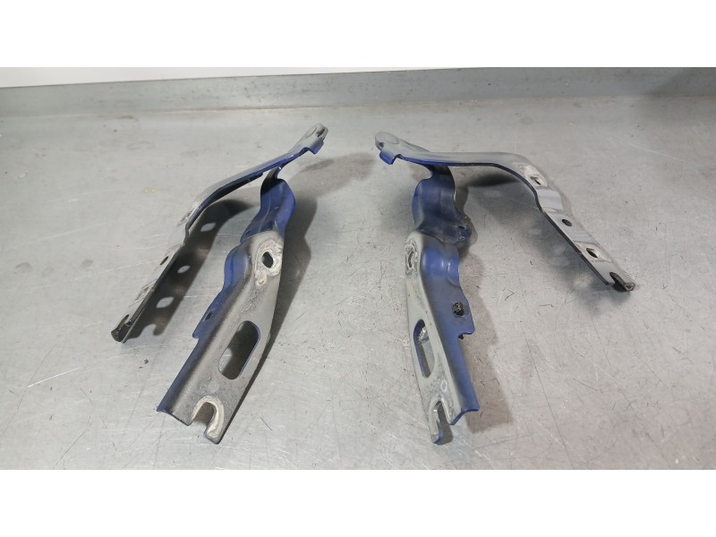 Recambio de bisagra capot para seat ateca (kh7, khp) 2.0 tdi fr referencia OEM IAM 575823301A PAREJA 575823302A