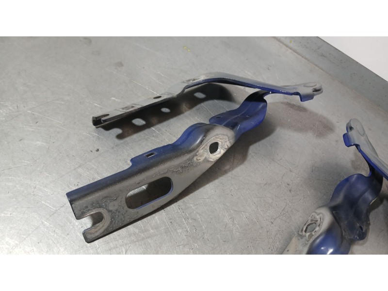 Recambio de bisagra capot para seat ateca (kh7, khp) 2.0 tdi fr referencia OEM IAM 575823301A PAREJA 575823302A