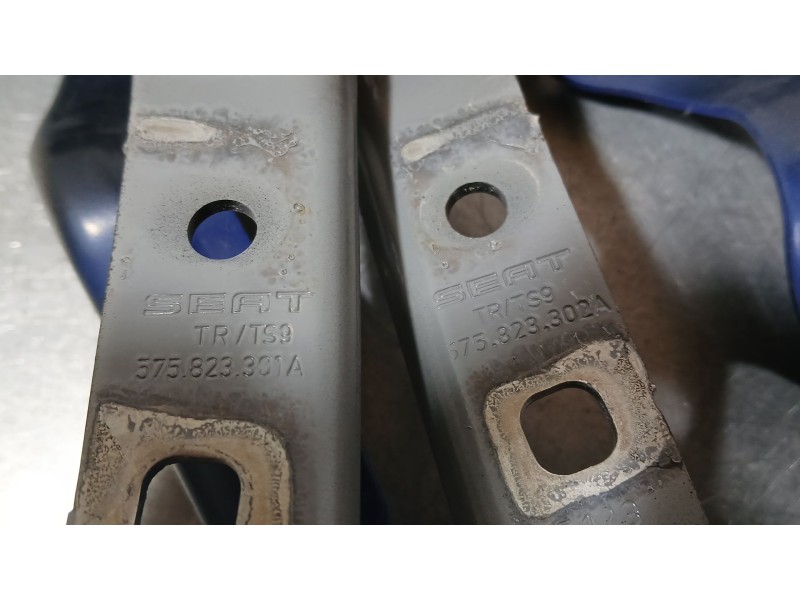 Recambio de bisagra capot para seat ateca (kh7, khp) 2.0 tdi fr referencia OEM IAM 575823301A PAREJA 575823302A