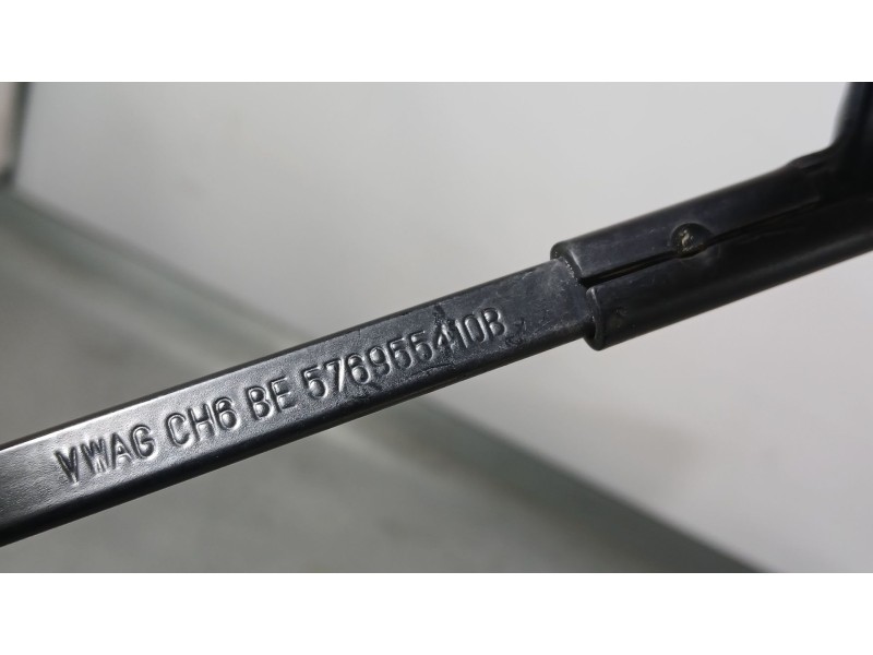 Recambio de brazo limpia delantero derecho para seat ateca fr (kh7, khp) 2.0 tdi referencia OEM IAM 576955410B  