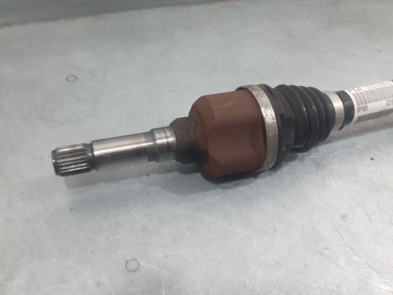 Recambio de transmision delantera derecha para citroën c4 cactus 1.2 vti 82 referencia OEM IAM 9677476680 1611524080 
