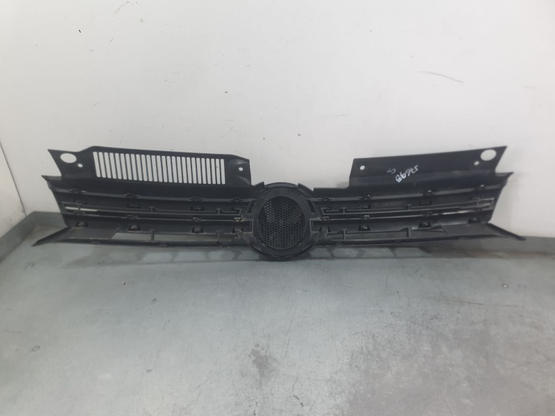 Recambio de rejilla delantera para volkswagen golf vi (5k1) 1.6 tdi referencia OEM IAM 5K0853651APZLL  