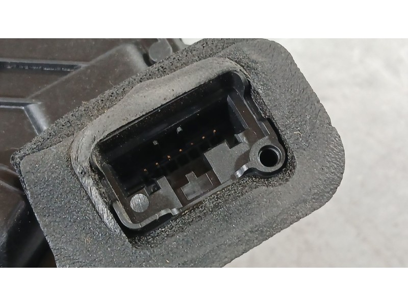 Recambio de cerradura puerta trasera izquierda para volkswagen polo vi (aw1, bz1, ae1) 1.0 referencia OEM IAM 5TA839015Q  